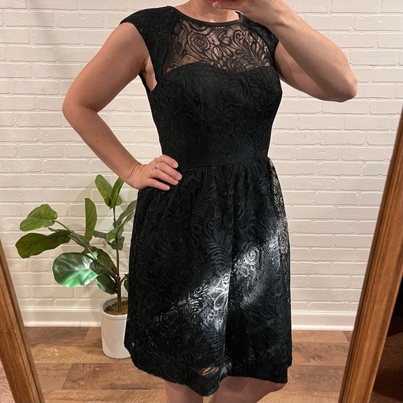 NWT Trina Turk Gorgeous Black Lace Dress - Picture 1 of 12